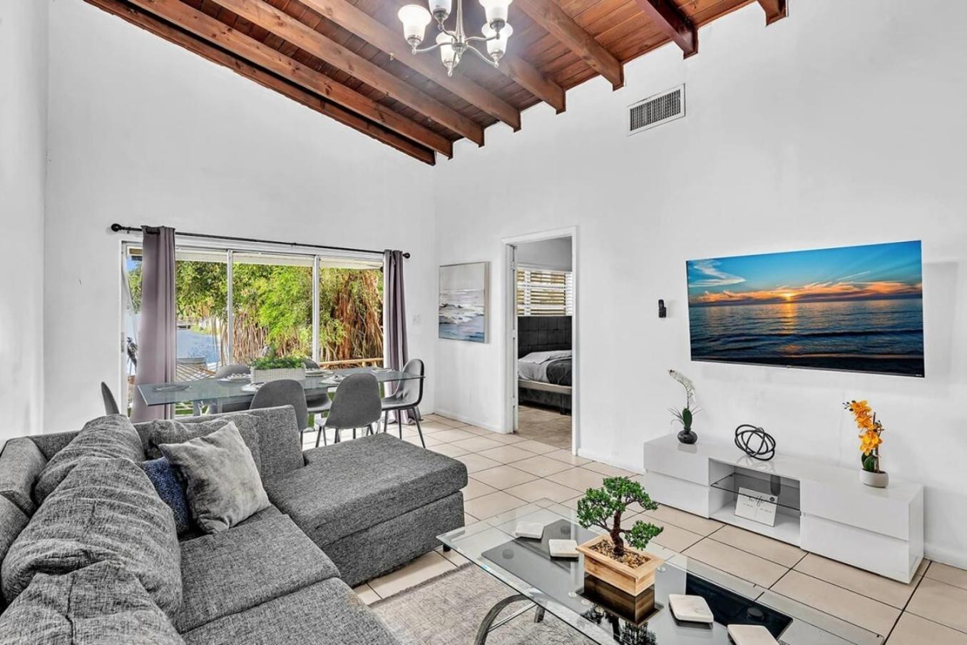 Lakeside 3 Bdrm & Casino L2
