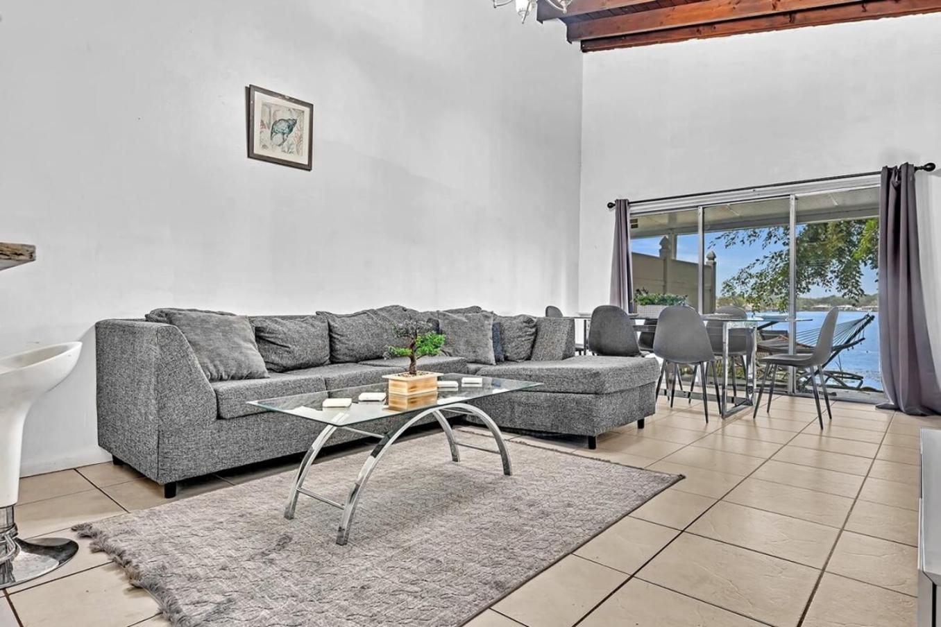 Lakeside 3 Bdrm & Casino L2 Holiday home *
