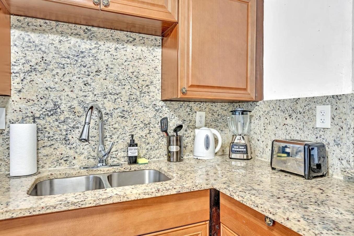 Lakeside 3 Bdrm & Casino L2 *