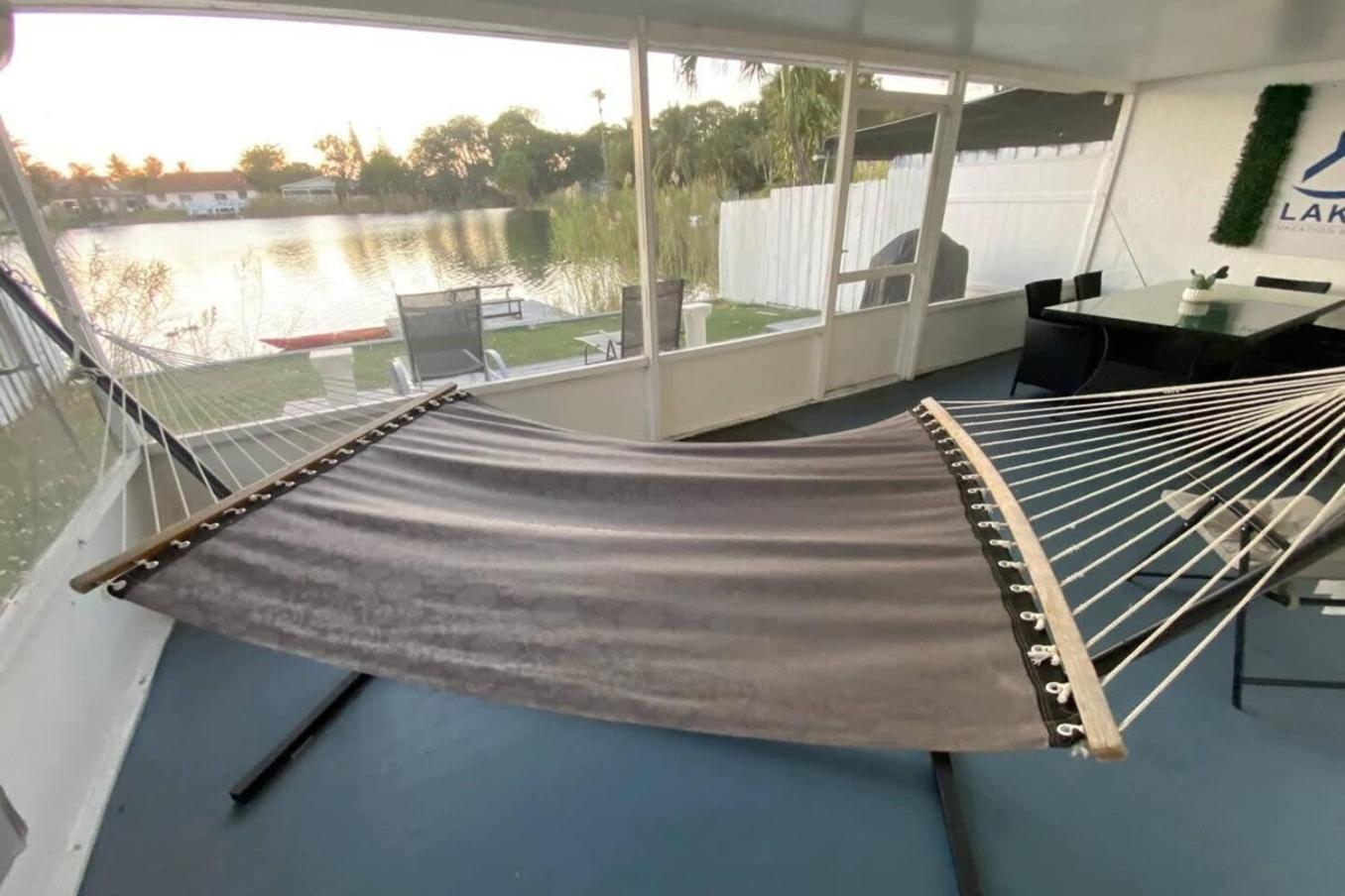 Lakeside Retreat 3br, 2bth Near Hard Rock Casino Fort Lauderdale
