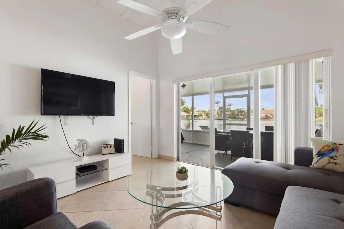 Lakeside Retreat 3br, 2bth Near Hard Rock Casino Holiday home