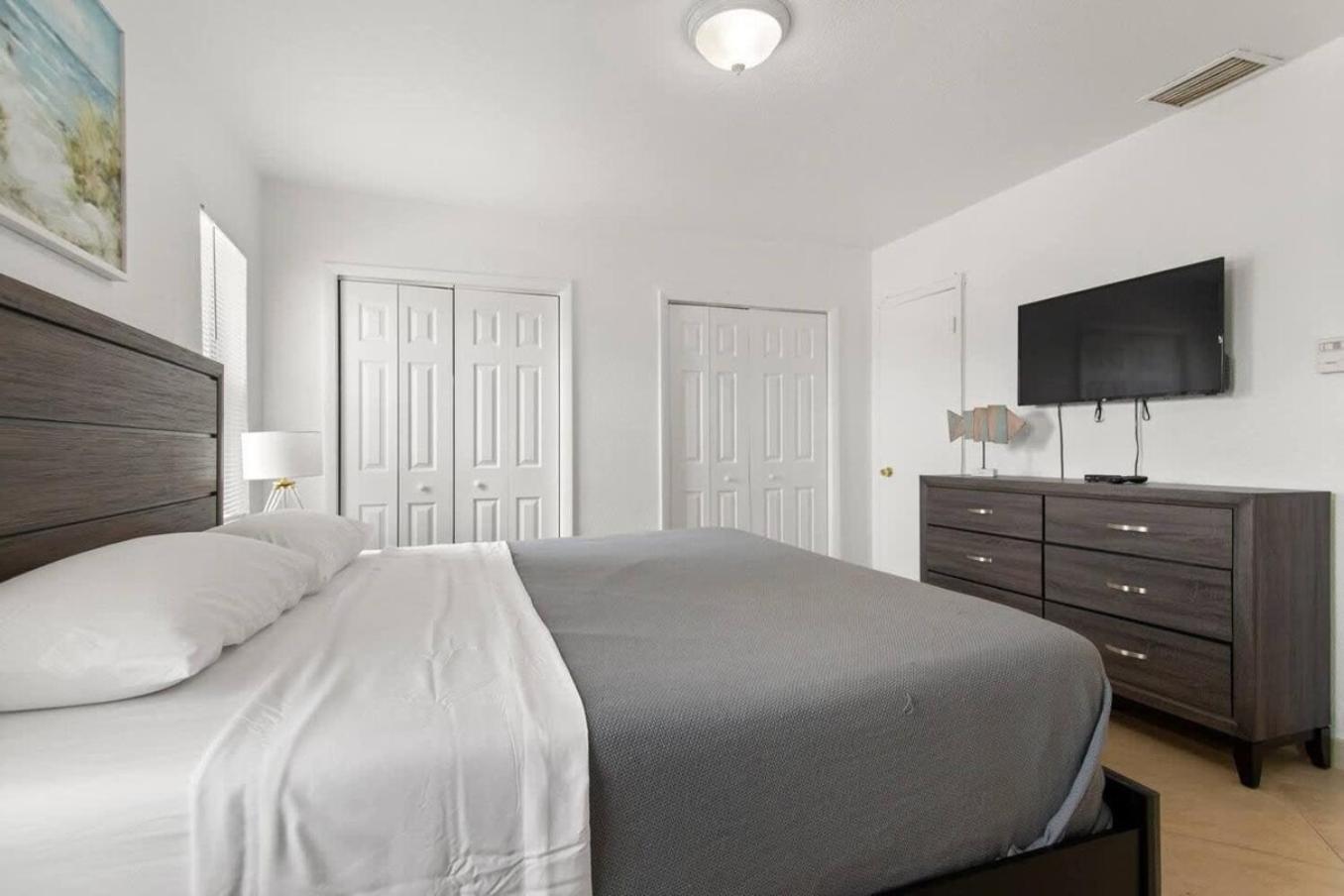 Lakeside Retreat 3br, 2bth Near Hard Rock Casino