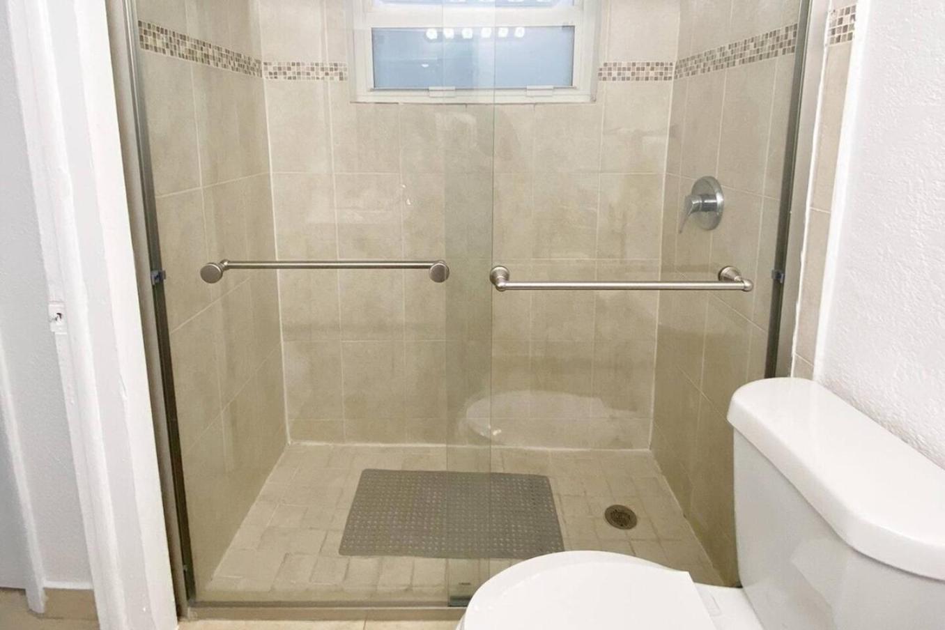 Lakeside Retreat 3br, 2bth Near Hard Rock Casino *