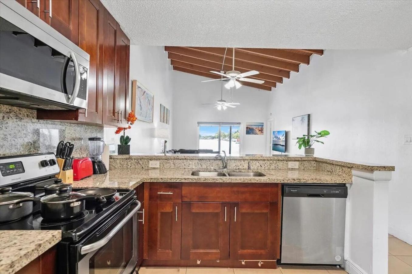 Lakefront 3 Bdrm Ftl & Hard Rock Casino