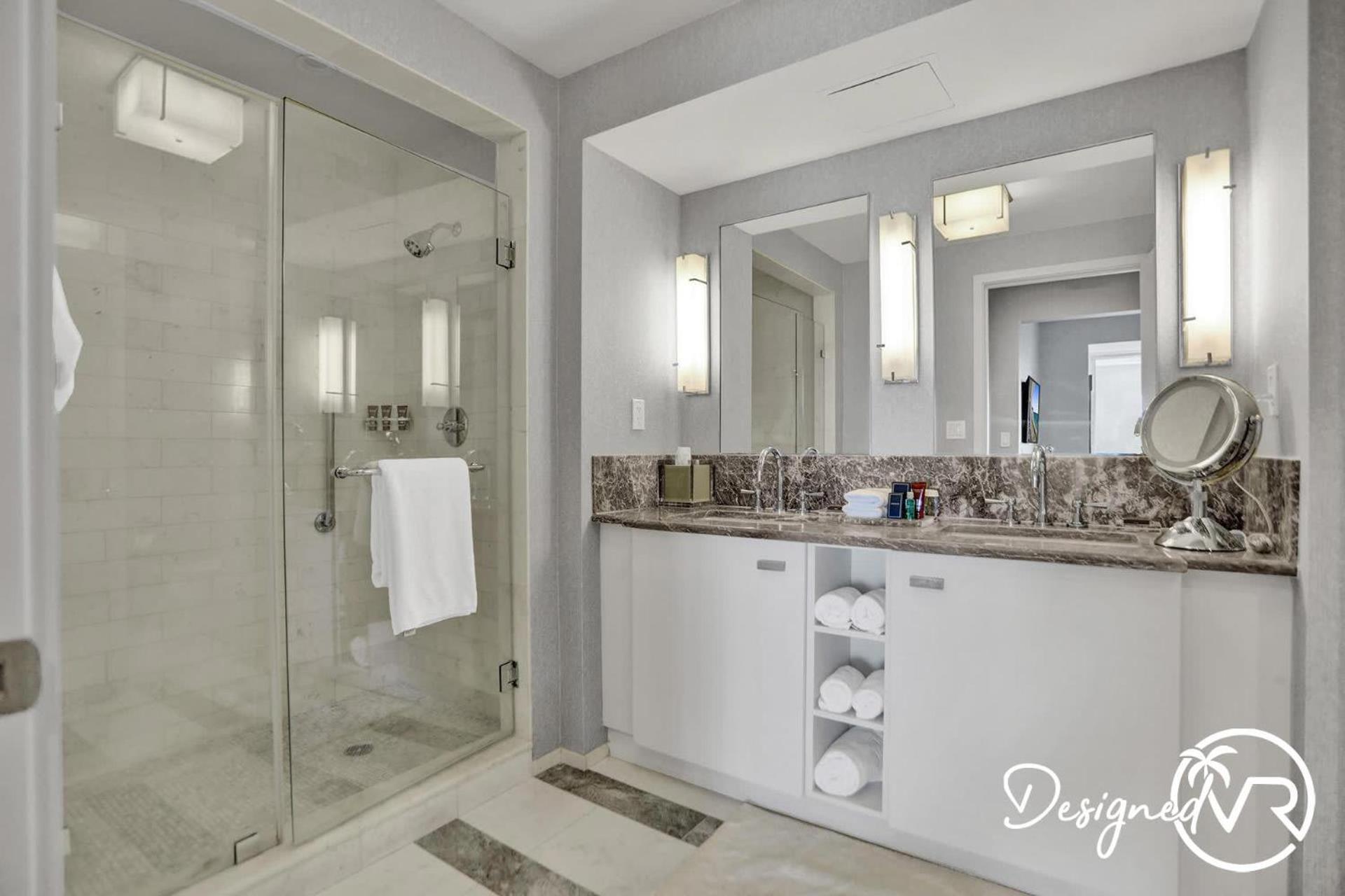 Apartment Stunning Beachfront Luxury- Your Perfect Getaway! *