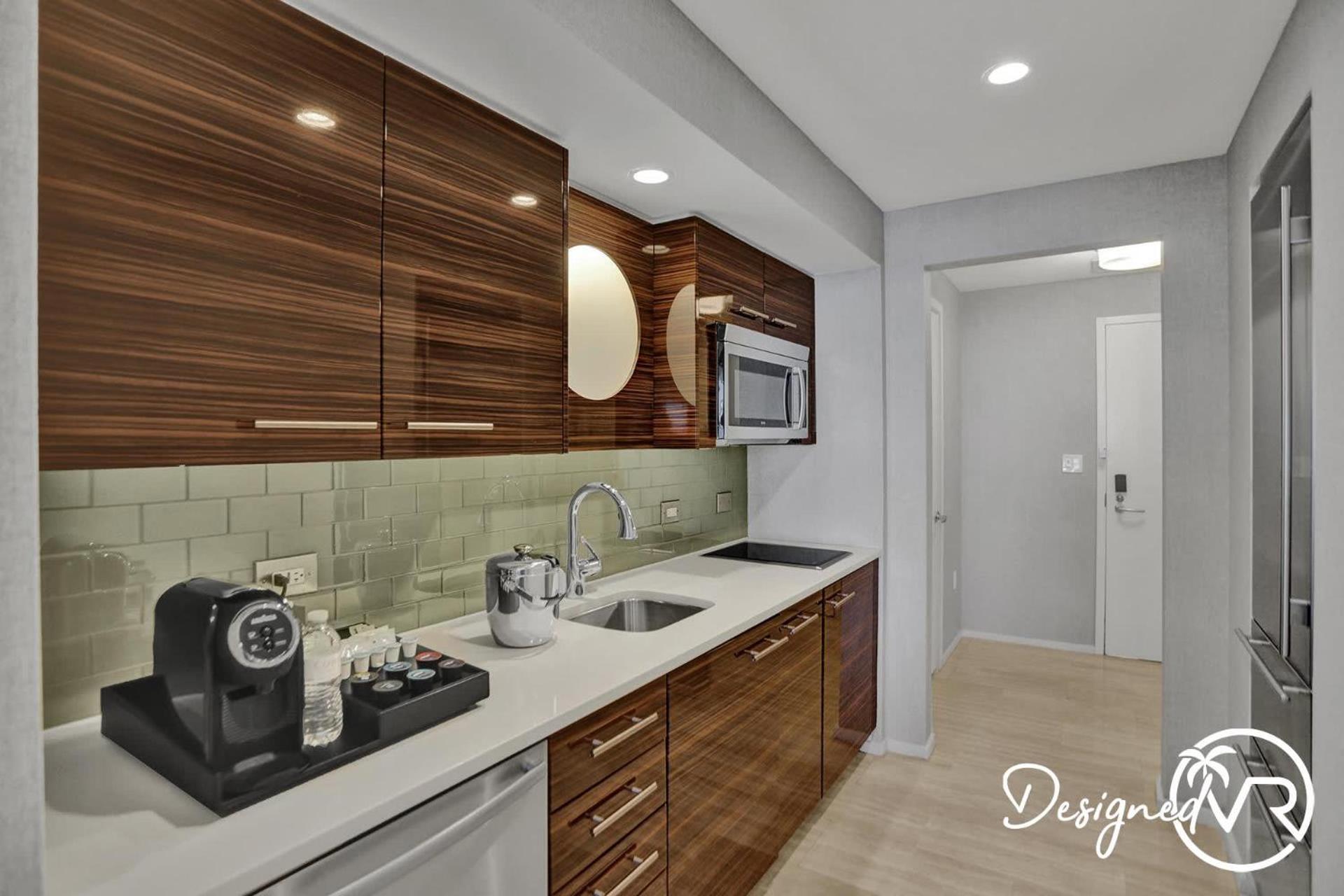 Apartment Stunning Beachfront Luxury- Your Perfect Getaway! *