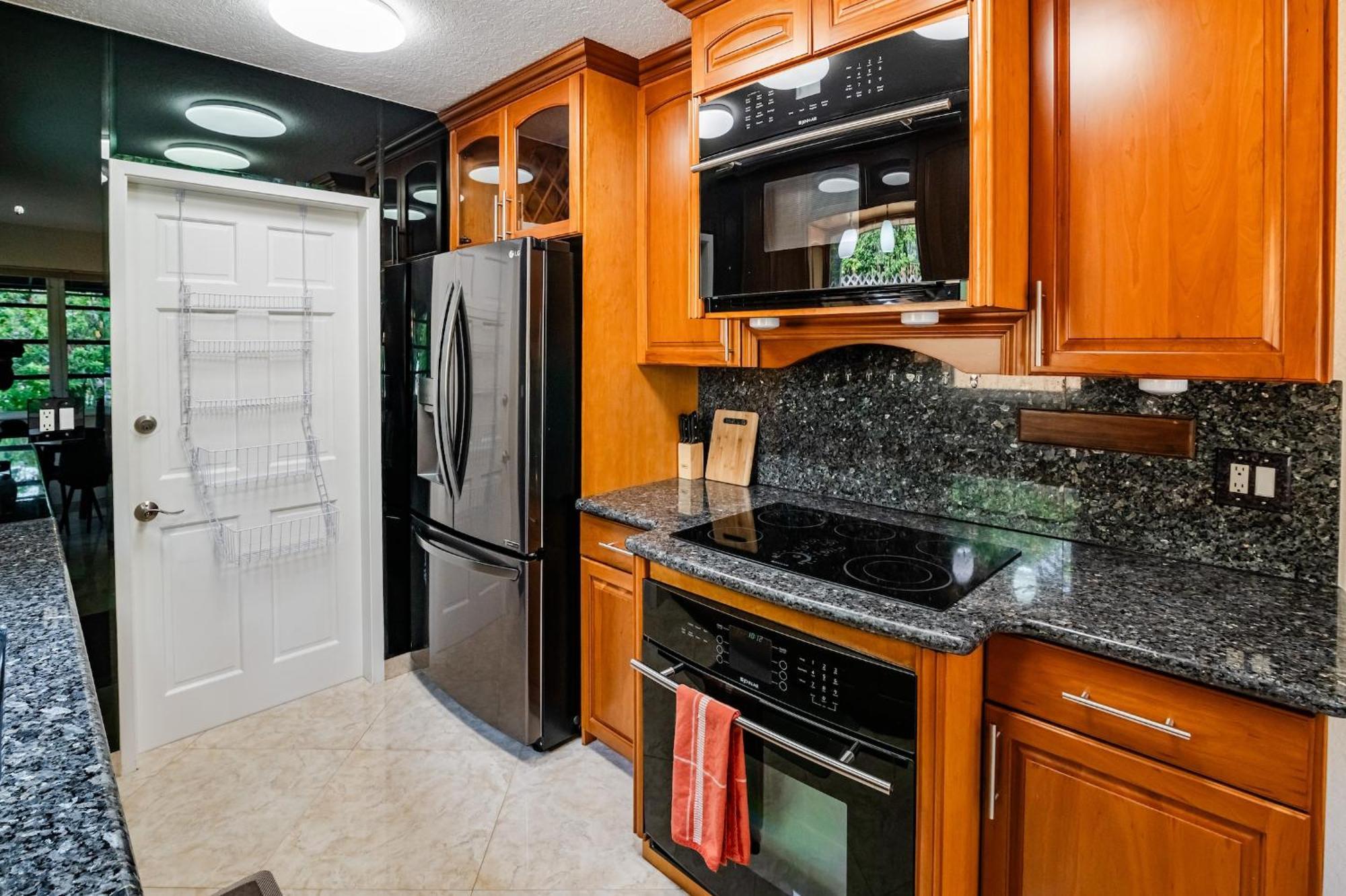 Charming 2br Waterfront House Holiday home *