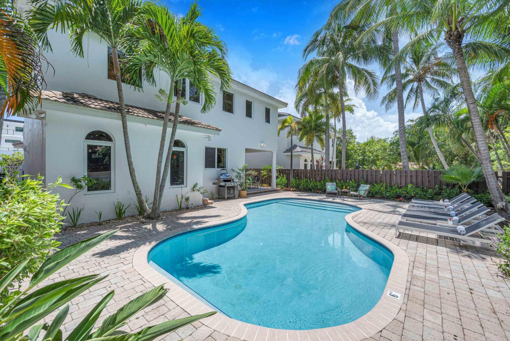Time Steps To With Heated Pool And Game Roomsun Key Resldences Holiday home