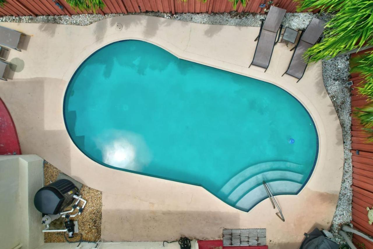 Trendy 1br 2ba Heated Pool Short Walk To The Holiday home *