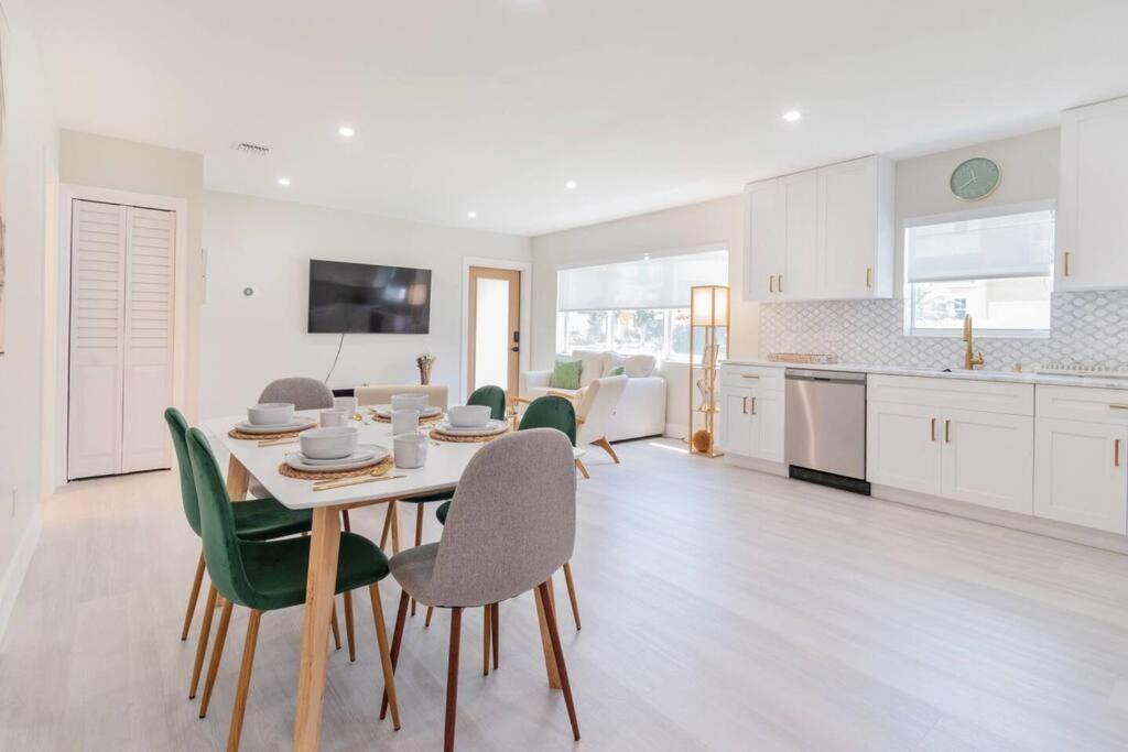 Executive Retreat Unit 1 - Lauderdale Holiday home *