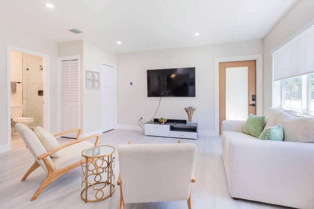Executive Retreat Unit 1 - Lauderdale