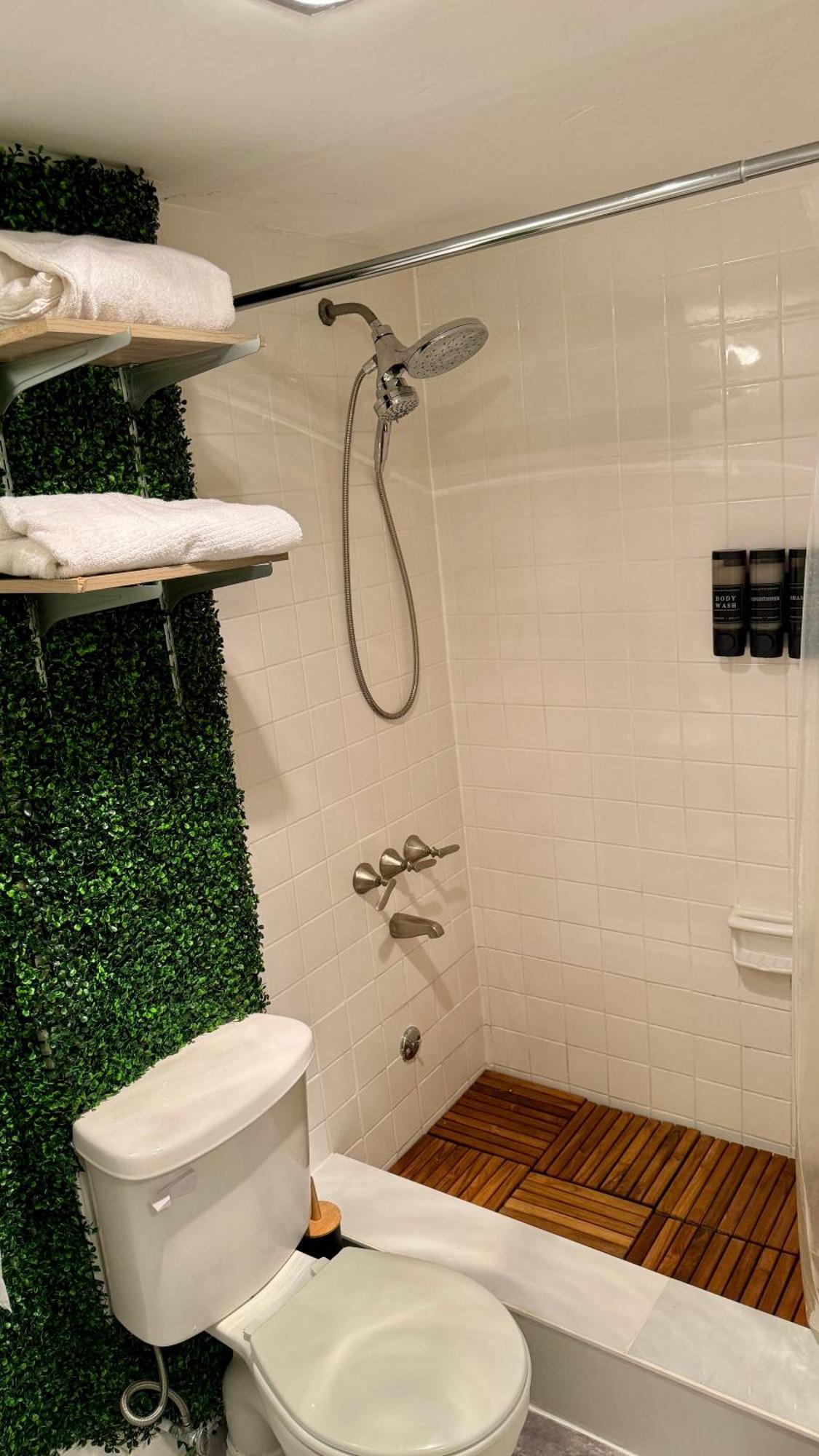 Homestay Elegant With Private Bath And Entrance *