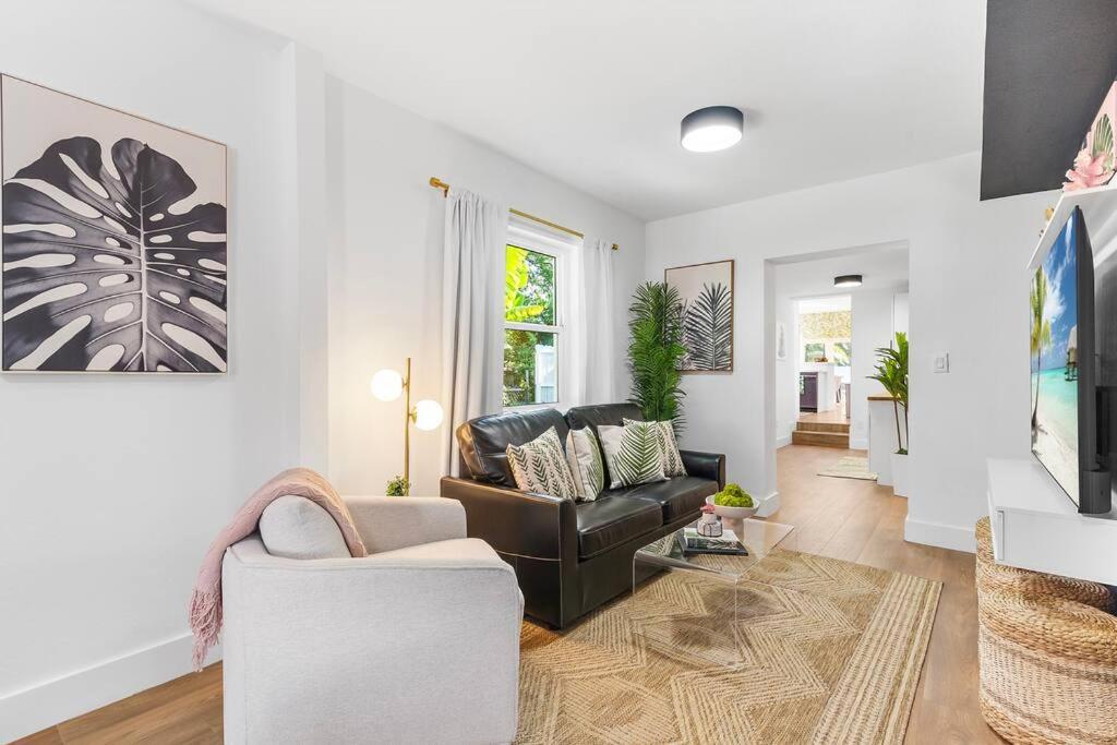 Stylish 4-bedroom Near Downtown Lauderdale Holiday home *