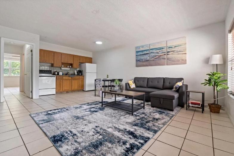 Cozy 1br Beachside Getaway With 1q , 1 Sofabed * Fort Lauderdale