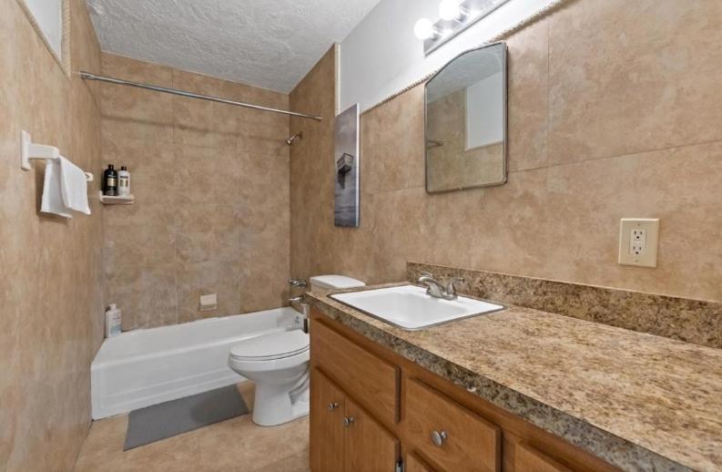 Cozy 1br Beachside Getaway With 1q , 1 Sofabed Apartment *