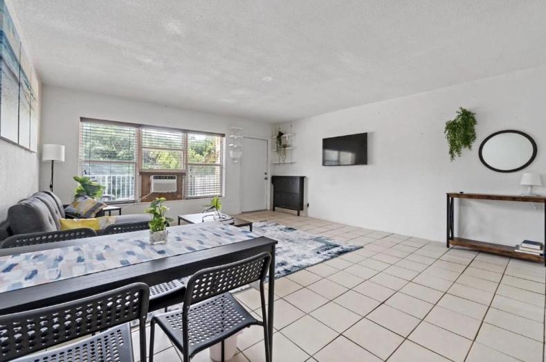Cozy 1br Beachside Getaway With 1q , 1 Sofabed Apartment Fort Lauderdale