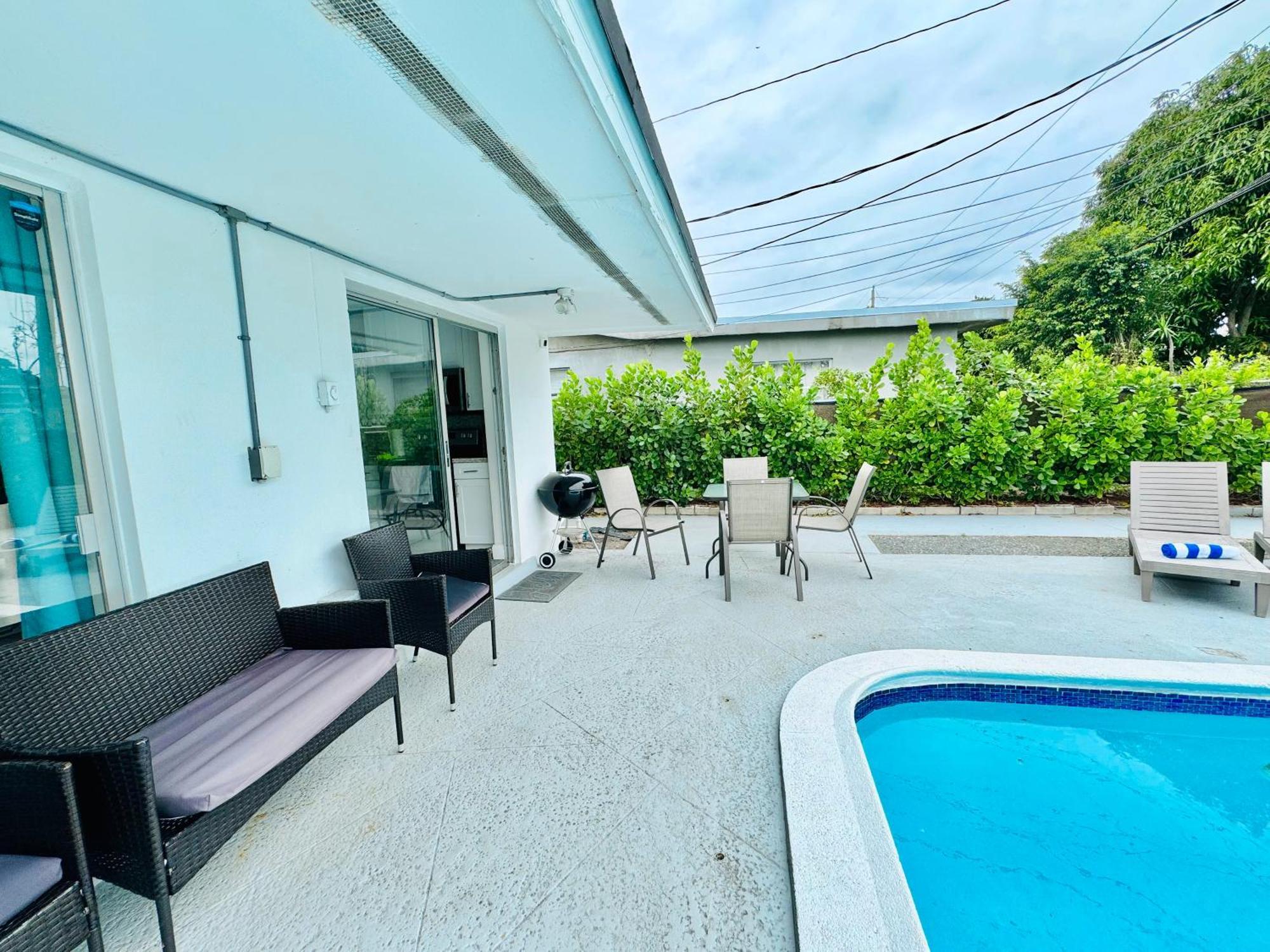Tropical Pool Courtyard & Garden View Holiday home *