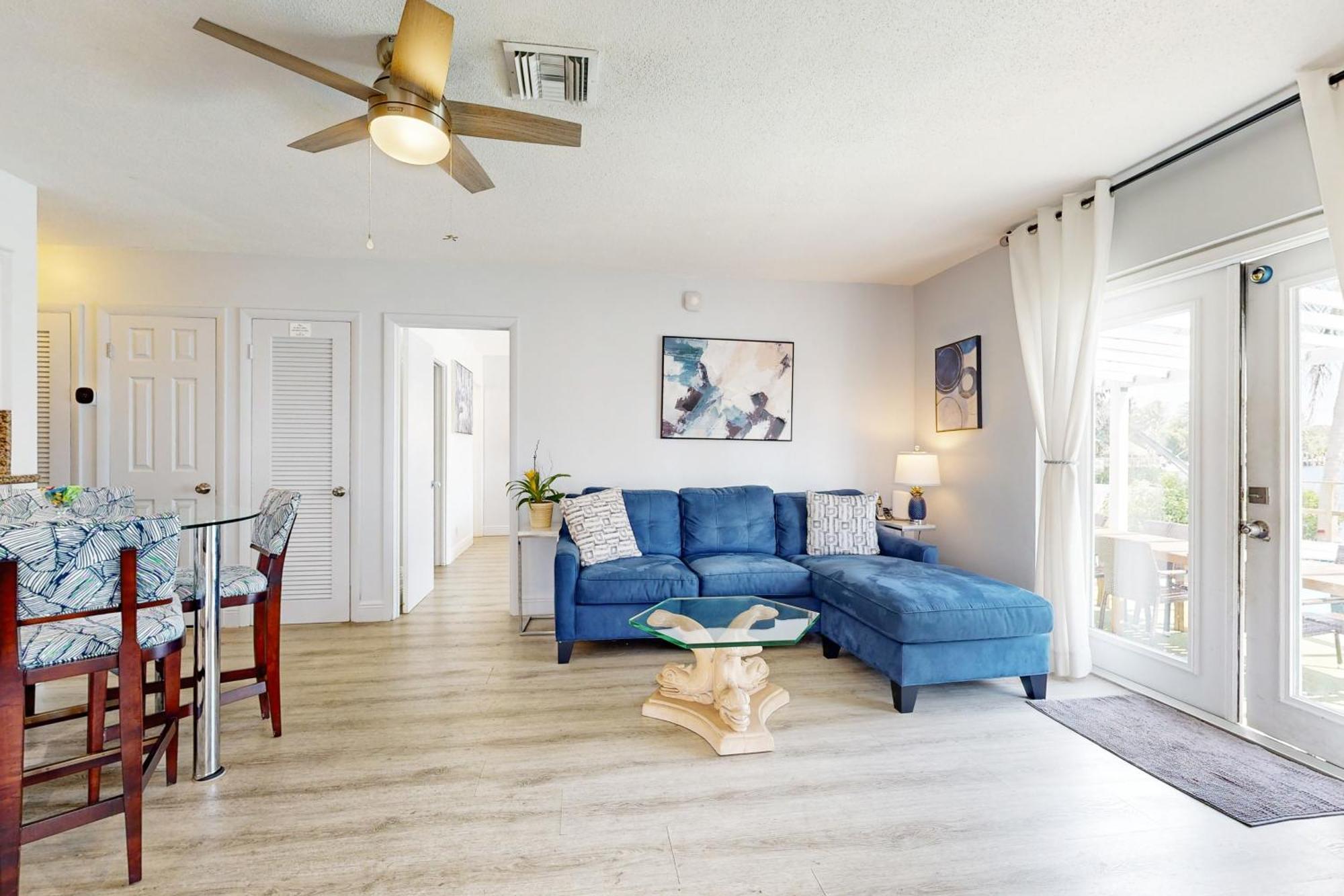Apartment The Manors Waterfront Oasis # 3 *