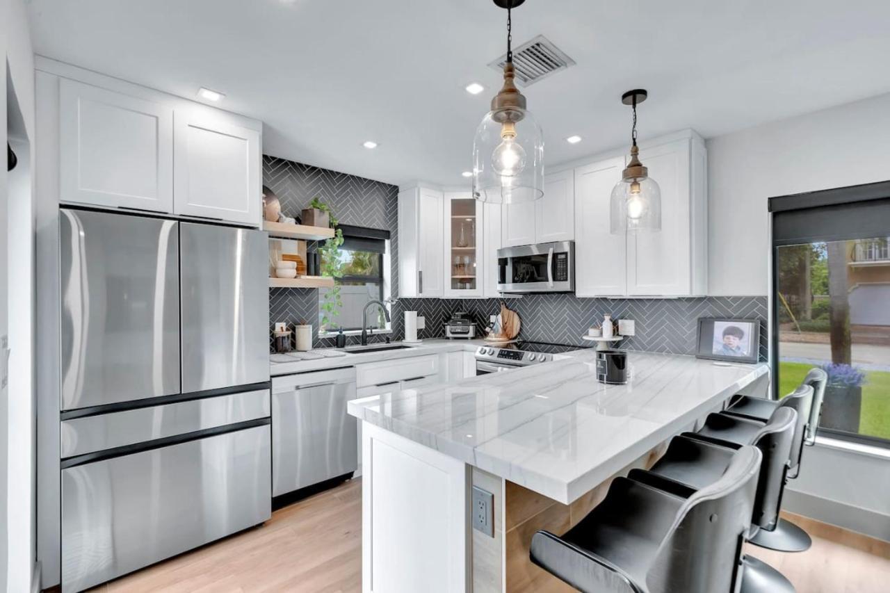 Lovely 2br 2ba Modern Flat With Vibrant Backyard Holiday home Fort Lauderdale