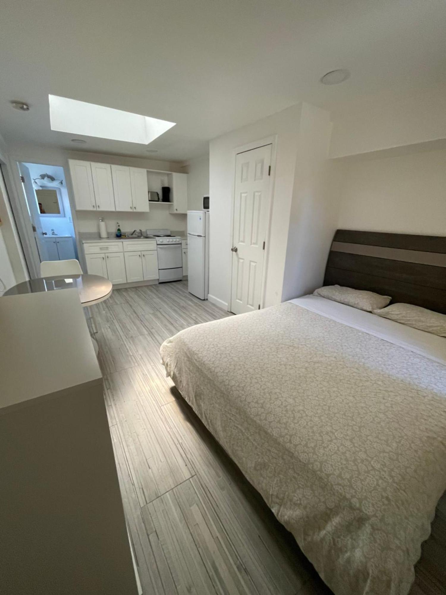 Modern Close To Downtown And The Airport Apartment *