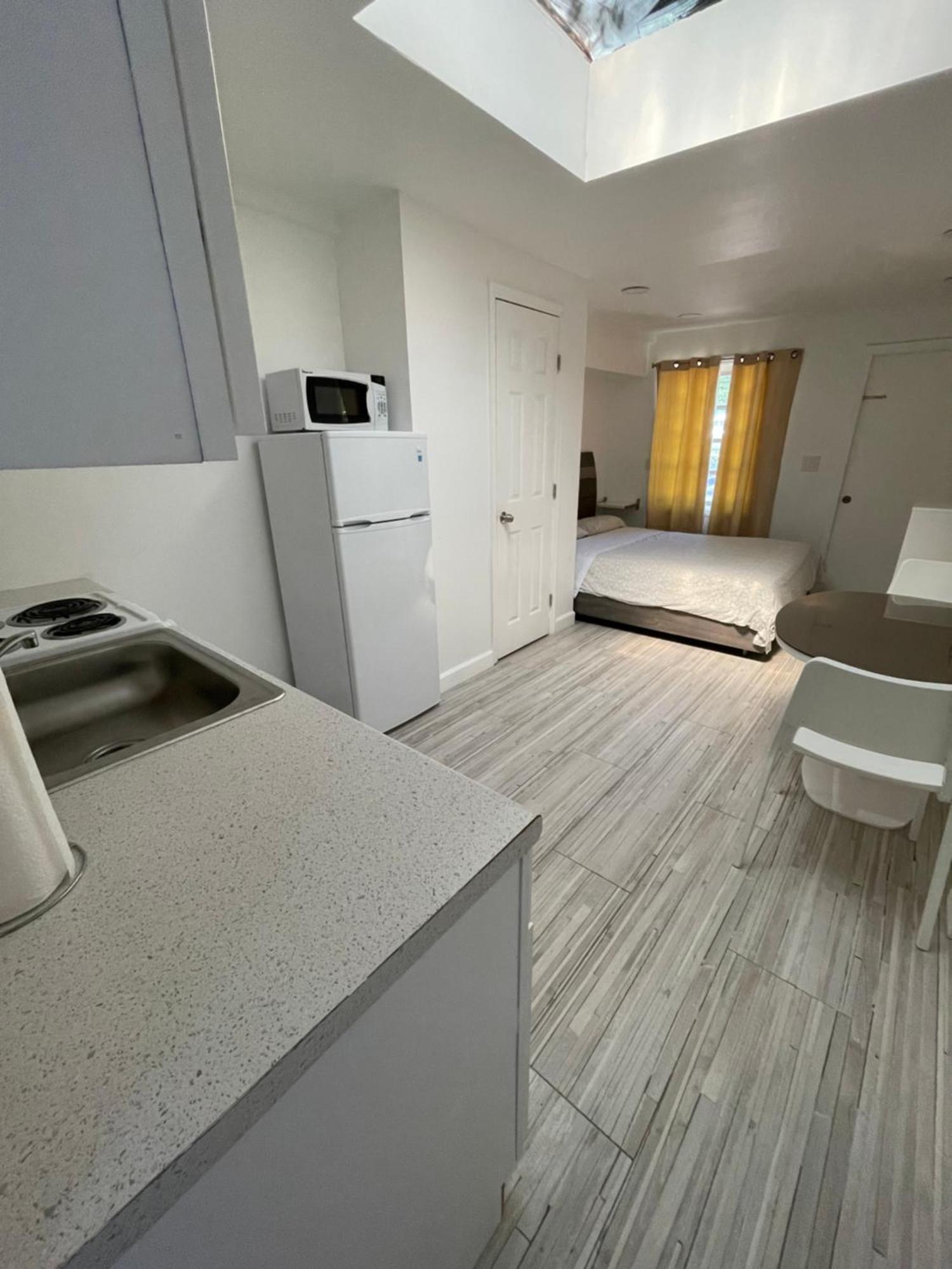 Modern Close To Downtown And The Airport Apartment *