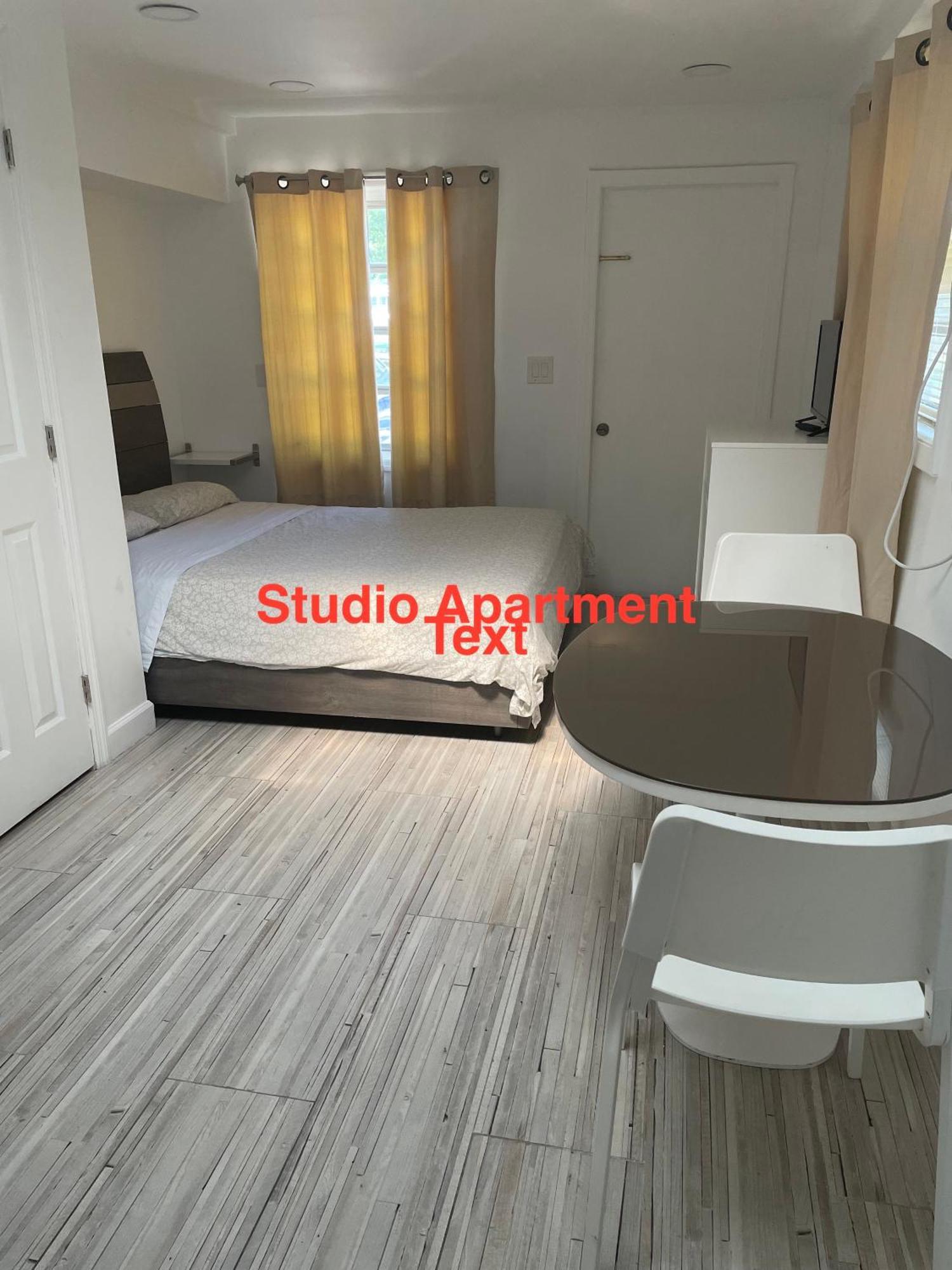 Modern Close To Downtown And The Airport Apartment