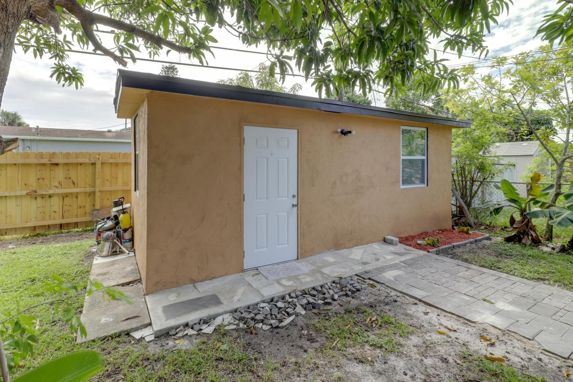 Pet-friendly Lauderdale 8 Mi To Beach! Fort Lauderdale