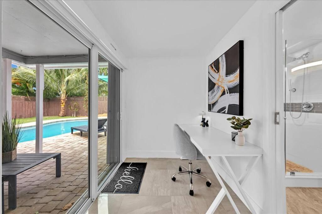 Sunny Days Getaway, 5bd Heated Pool Family Home! Fort Lauderdale
