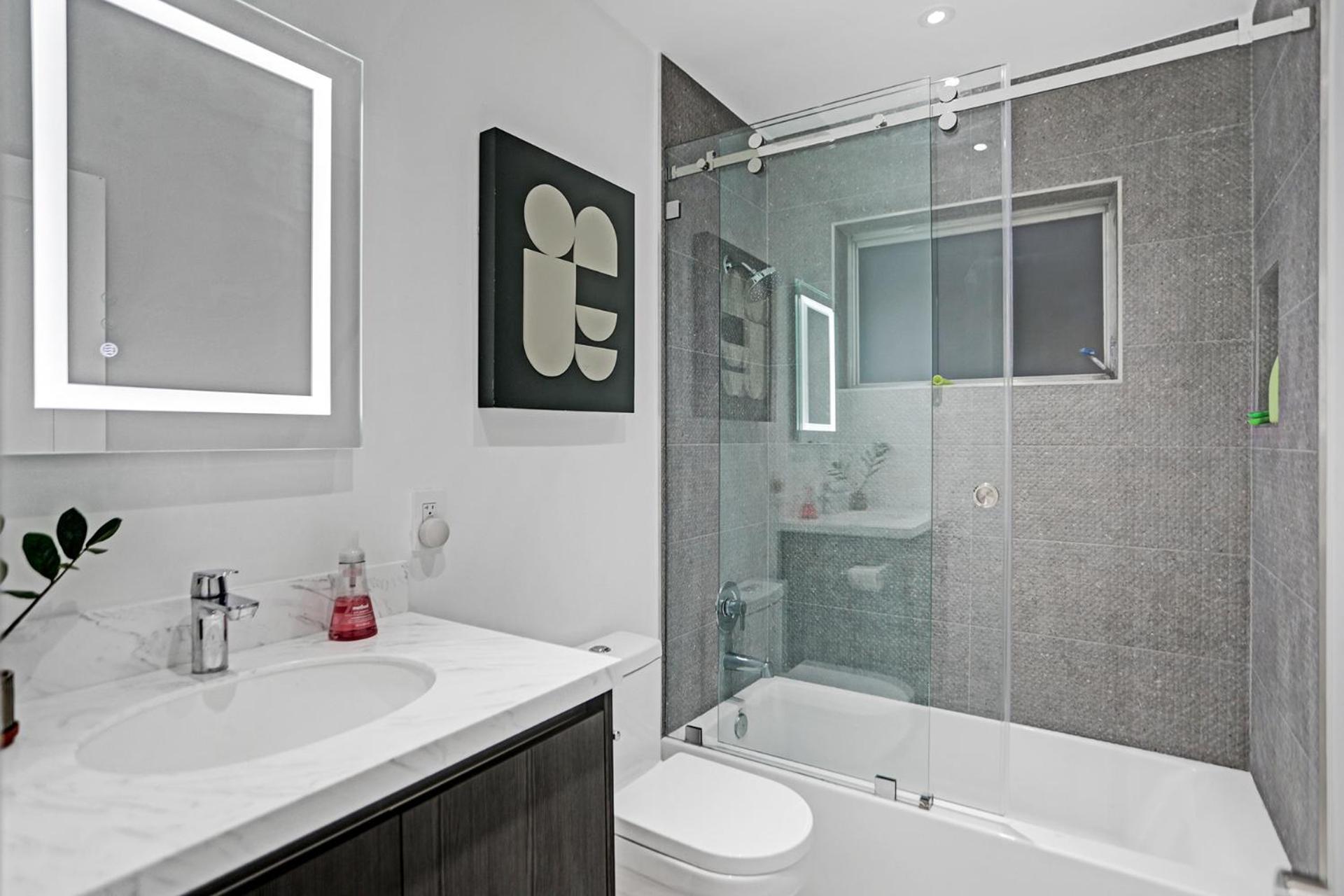 Entire Luxury Junior Suite, 8 Min From The Apartment *