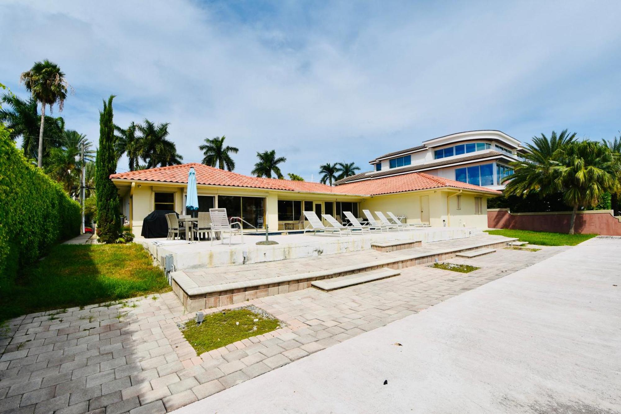 Lauderdale Oasis
