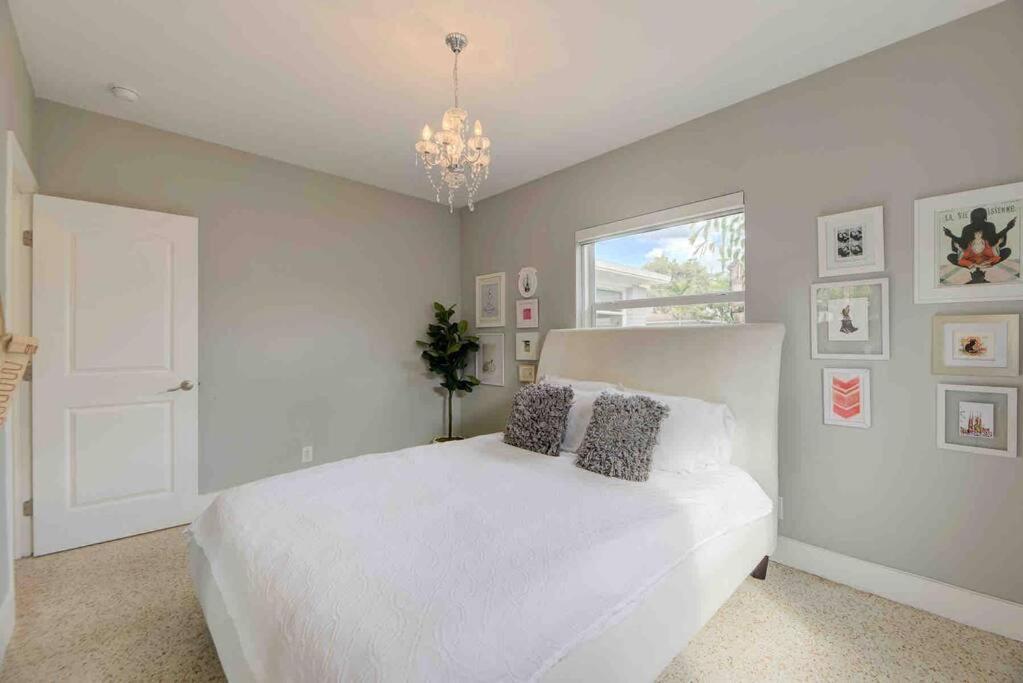 Cozy House, Sleeps 4, Close To Beach, Airport Holiday home