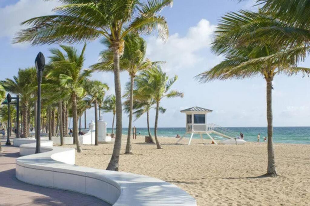Cozy House, Sleeps 4, Close To Beach, Airport *
