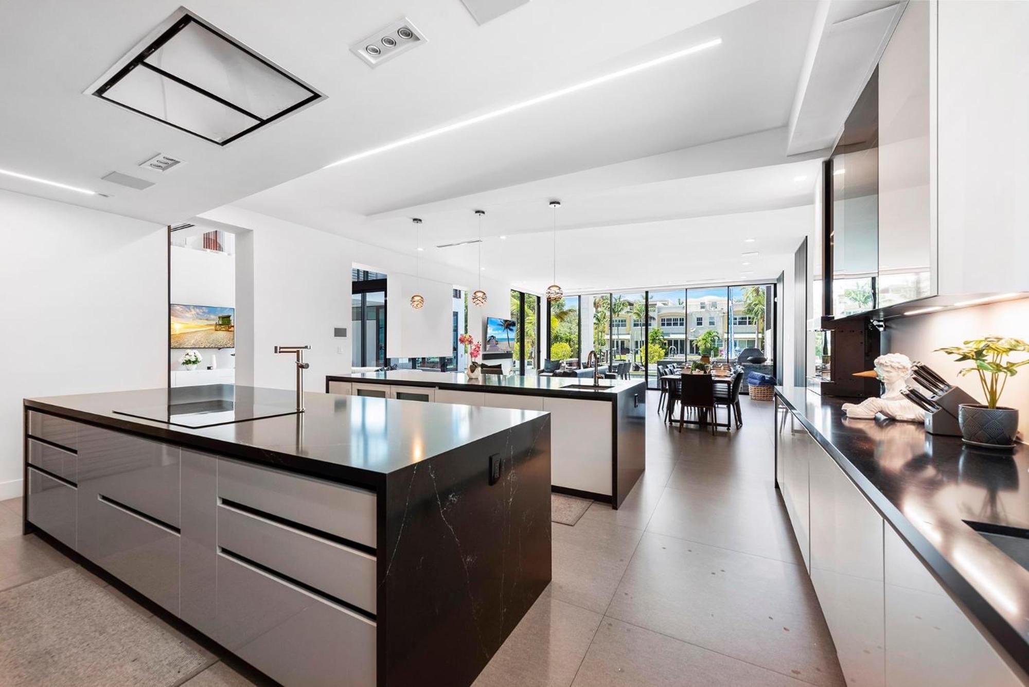 Boardwalk Mansion * Fort Lauderdale