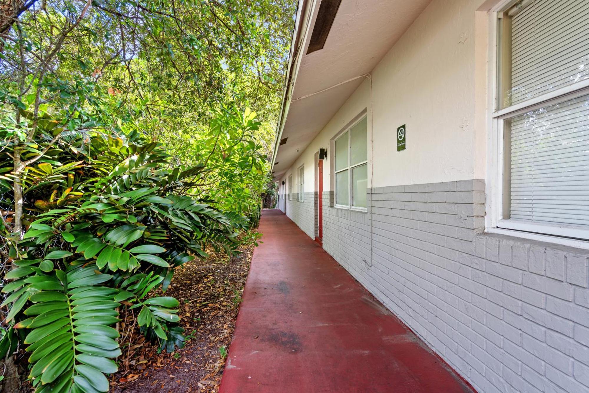 Crocodhouse Early Check In Eight Years Hosting Hostel Fort Lauderdale