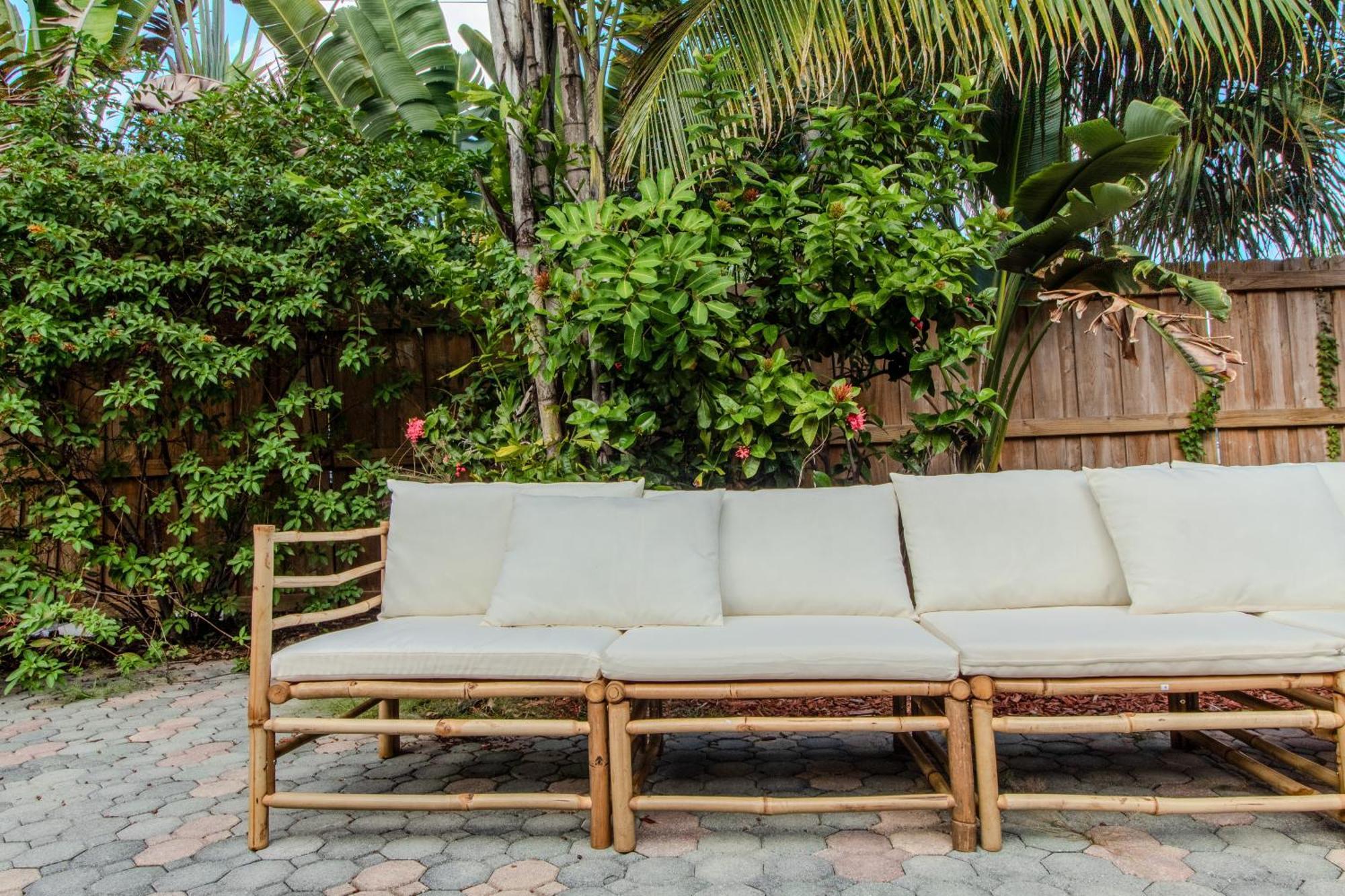 4bd Beachside Escape & Outdoor Oasis With Pool, Near Airport, Restaurants And Beaches *