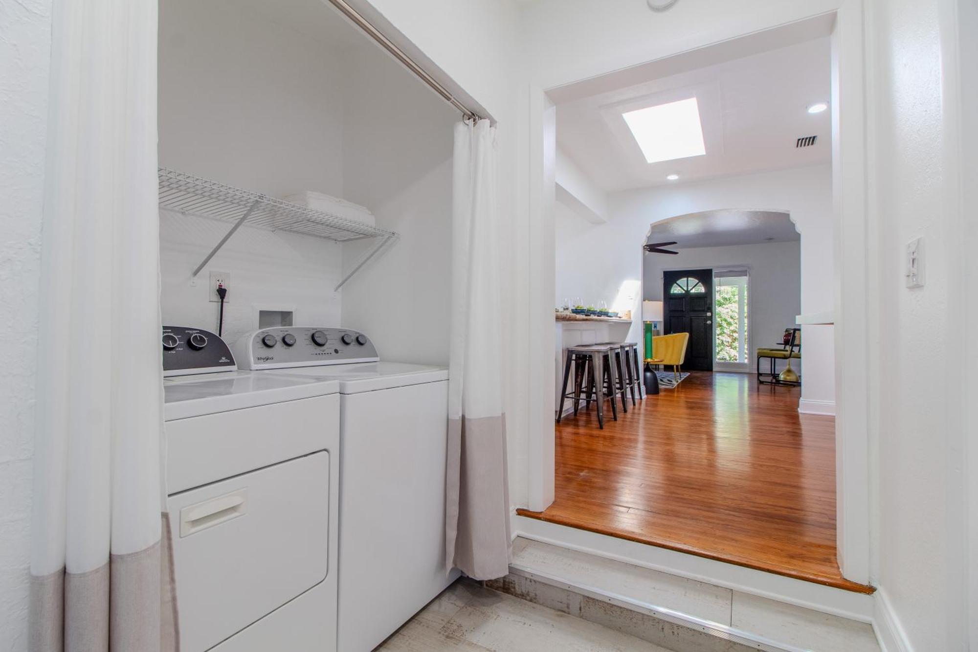 4bd Beachside Escape & Outdoor Oasis With Pool, Near Airport, Restaurants And Beaches Holiday home *