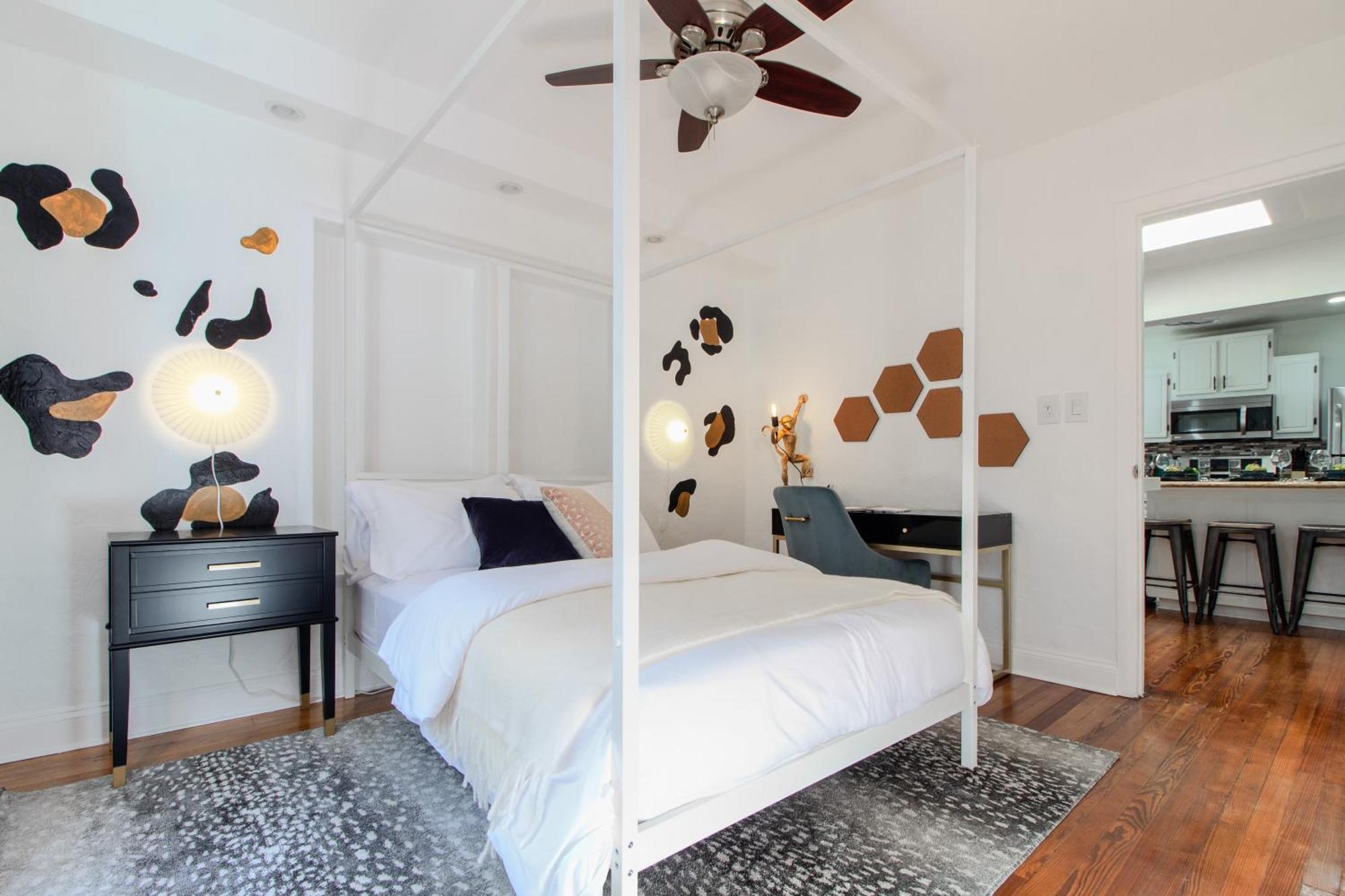 4bd Beachside Escape & Outdoor Oasis With Pool, Near Airport, Restaurants And Beaches *