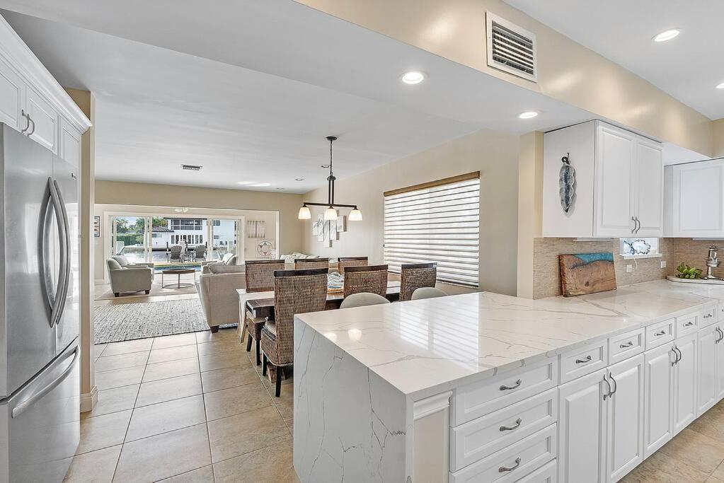 Waterfront Heated Pool Hosts 14! Holiday home *