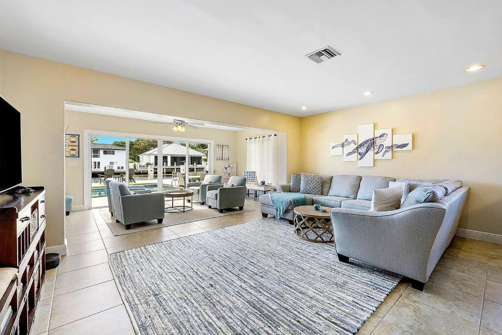 Waterfront Heated Pool Hosts 14! Holiday home