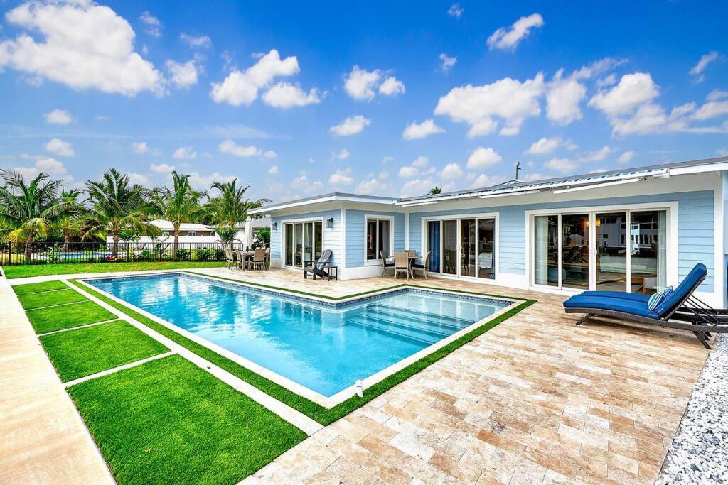 Waterfront Heated Pool Hosts 14!