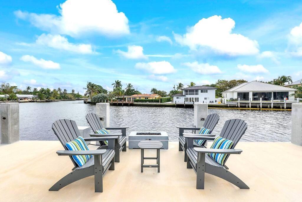 Waterfront Heated Pool Hosts 14! *