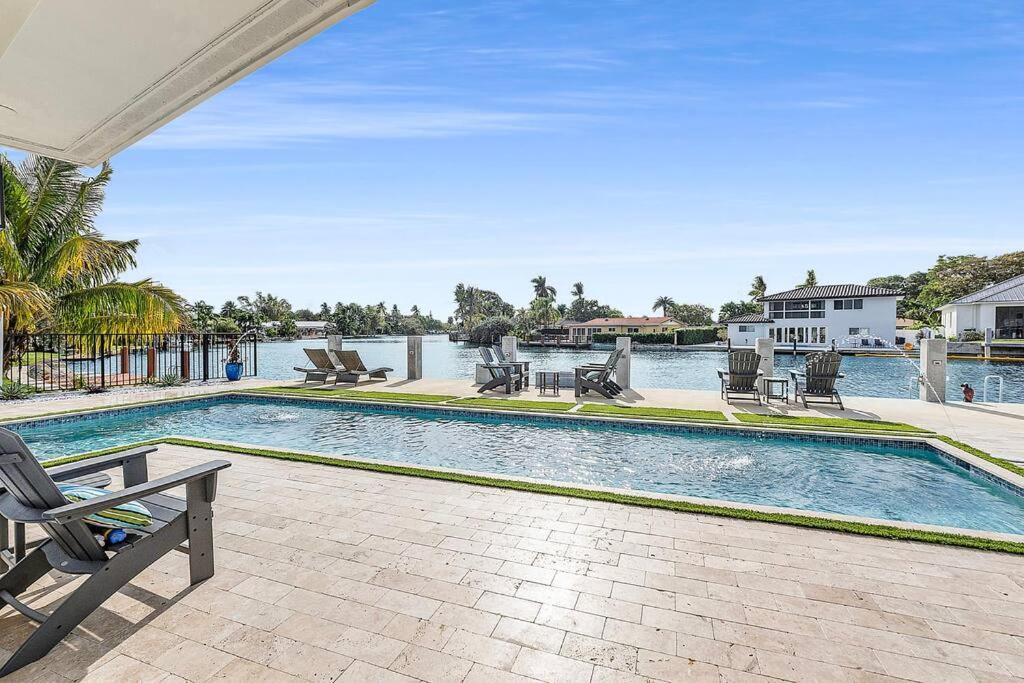 Holiday home Waterfront Heated Pool Hosts 14!