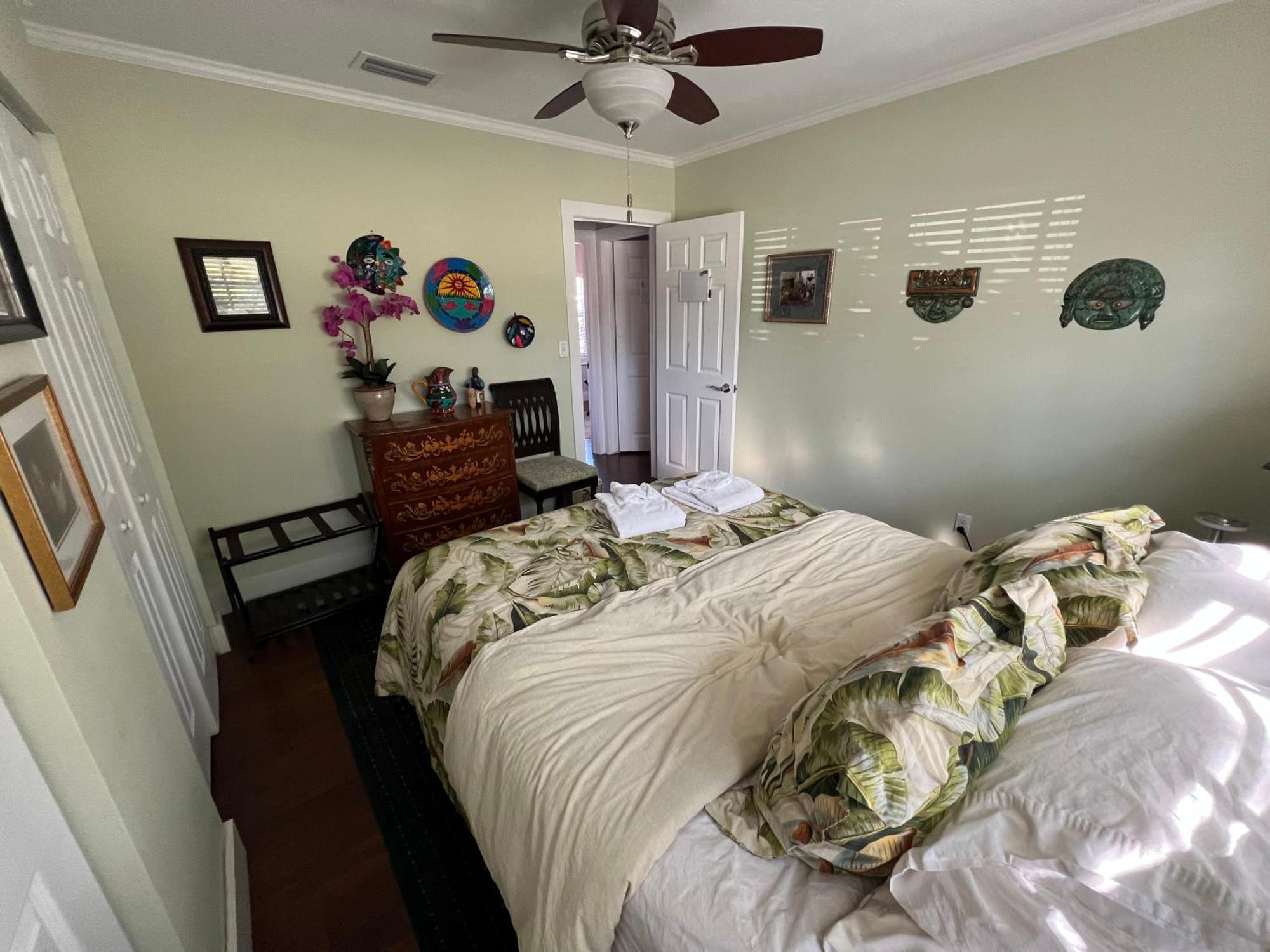 Bed & Breakfast A Mens Oasis *