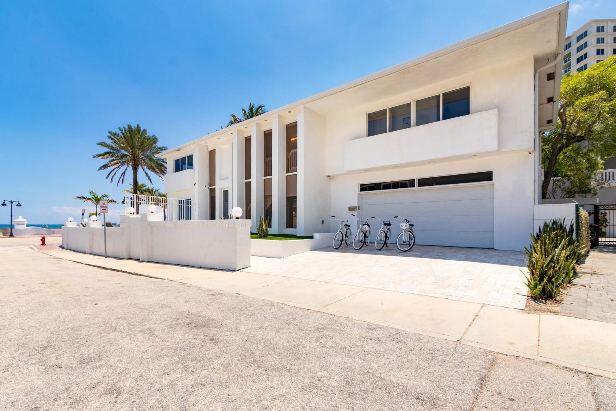 Holiday home Sea Breeze By Avantstay Across From Lauderdale Pool Out Door Dining Fire Pit Fort Lauderdale