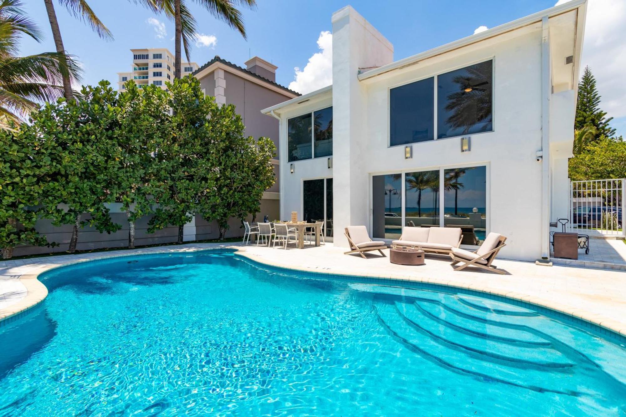 Holiday home Sea Breeze By Avantstay Across From Lauderdale Pool Out Door Dining Fire Pit *