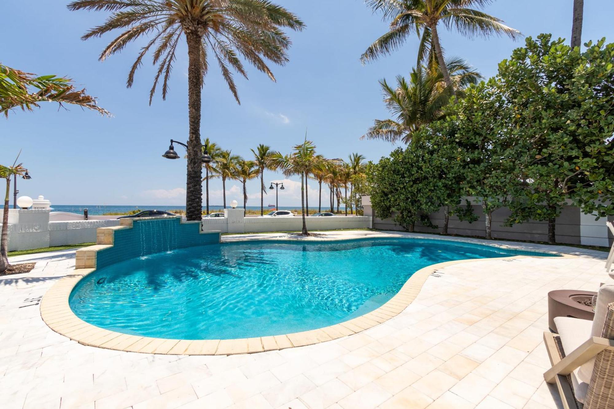 Sea Breeze By Avantstay Across From Lauderdale Pool Out Door Dining Fire Pit Holiday home *