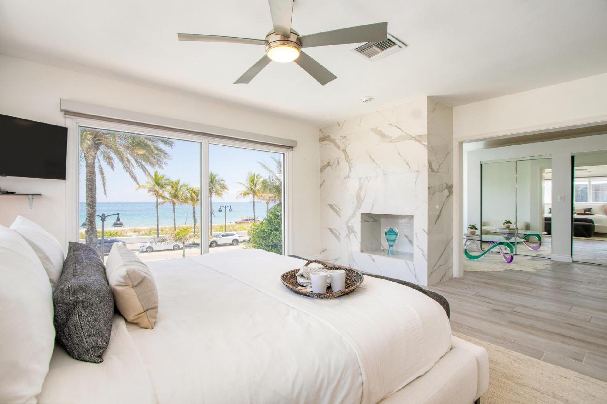 Sea Breeze By Avantstay Across From Lauderdale Pool Out Door Dining Fire Pit Holiday home Fort Lauderdale