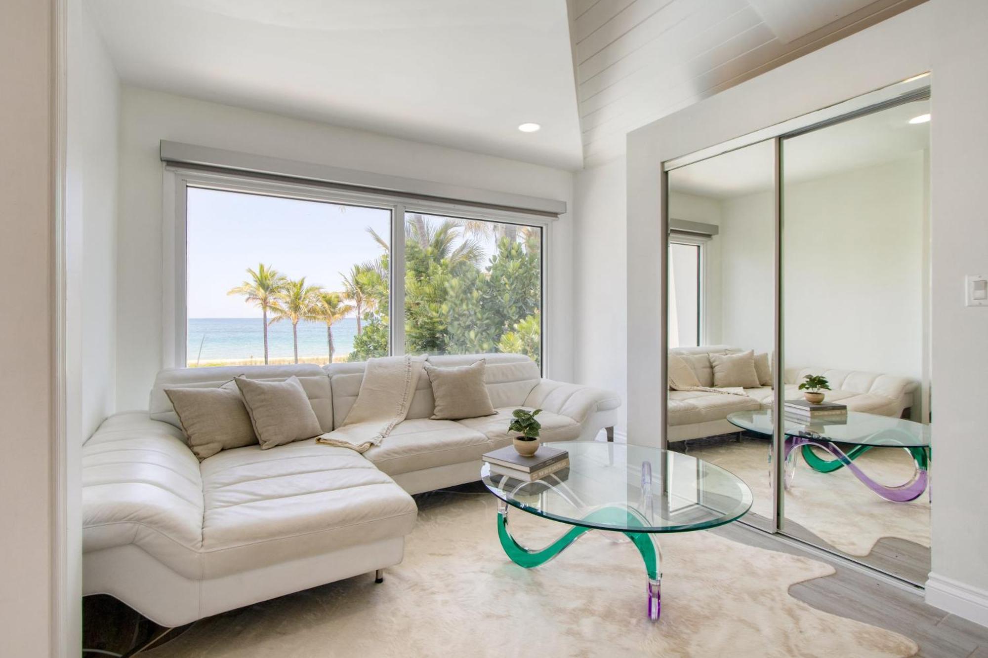 Sea Breeze By Avantstay Across From Lauderdale Pool Out Door Dining Fire Pit Holiday home Fort Lauderdale