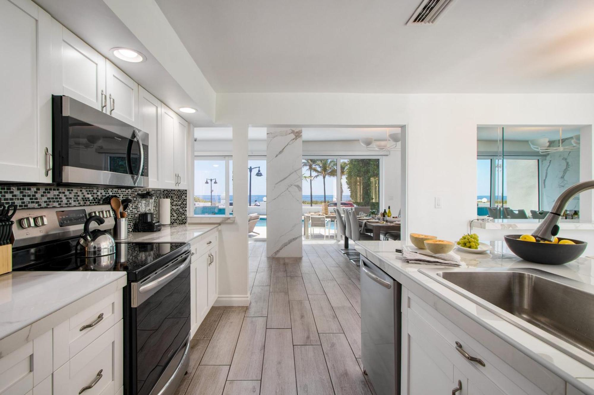 Holiday home Sea Breeze By Avantstay Across From Lauderdale Pool Out Door Dining Fire Pit Fort Lauderdale