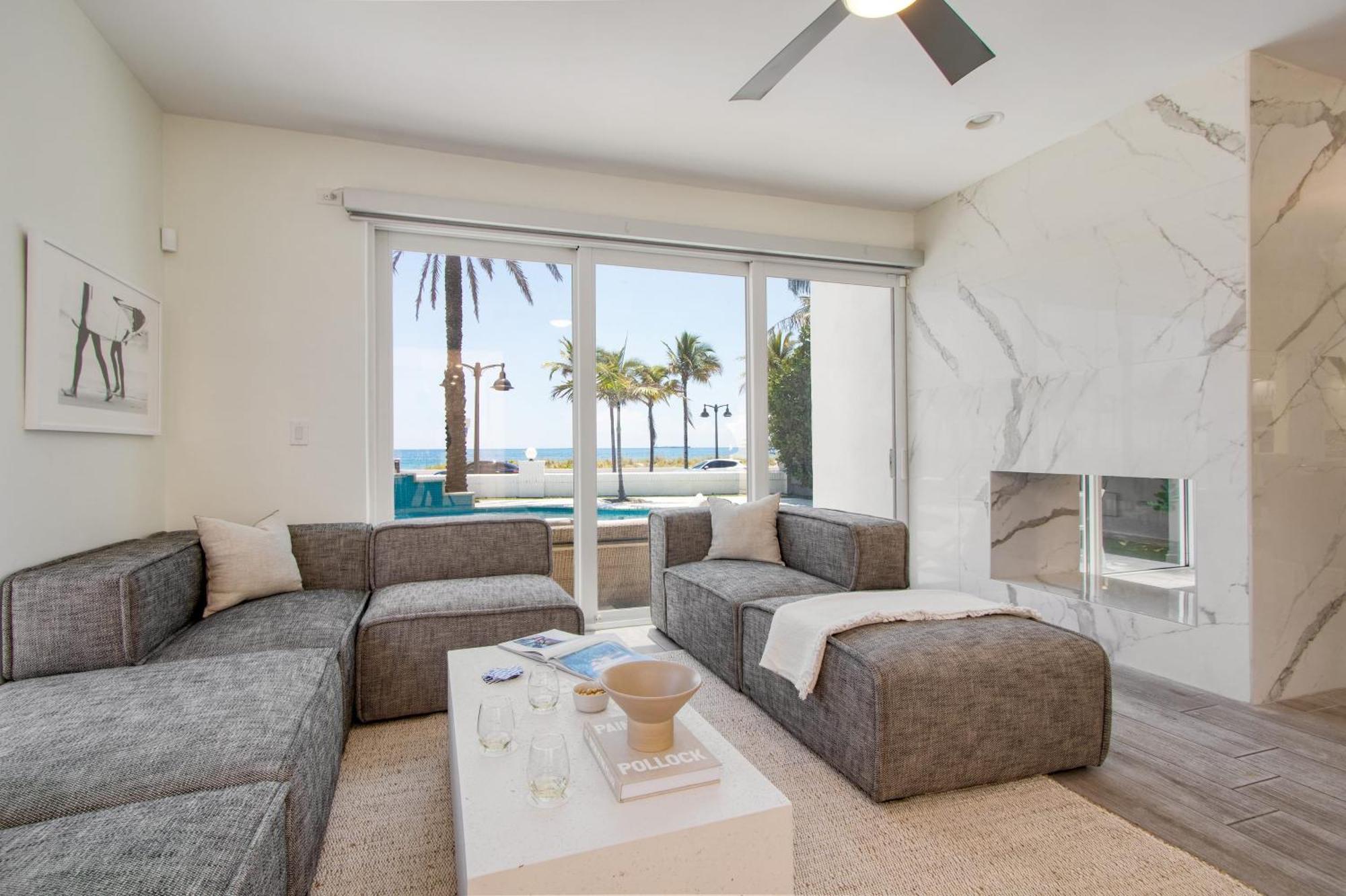 Sea Breeze By Avantstay Across From Lauderdale Pool Out Door Dining Fire Pit Holiday home